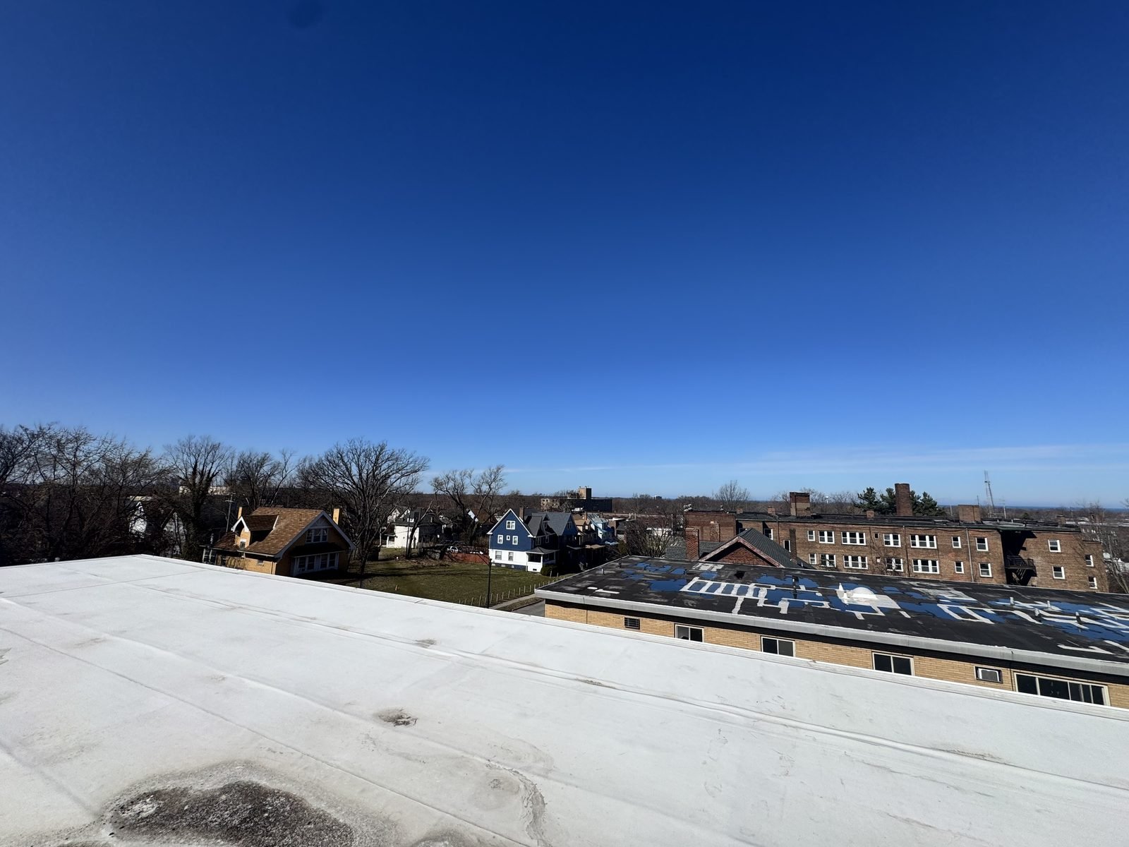 Flat roof after: new white membrane